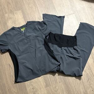 AVE Women's Gray Scrub Set